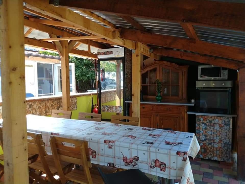 Hostel Pascalis Alesd Extérieur photo