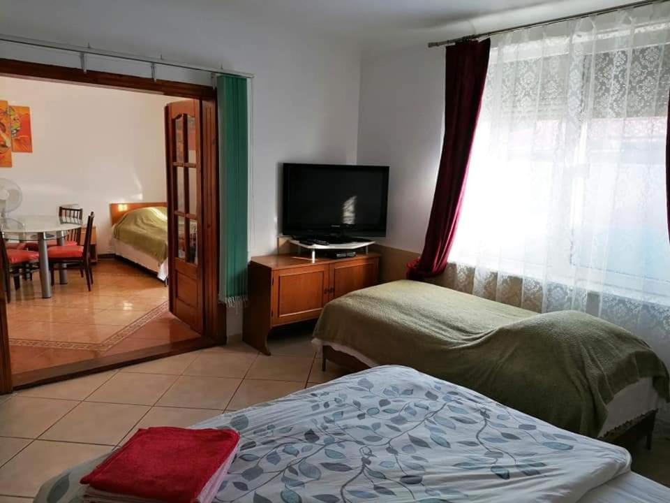 Hostel Pascalis Alesd Extérieur photo