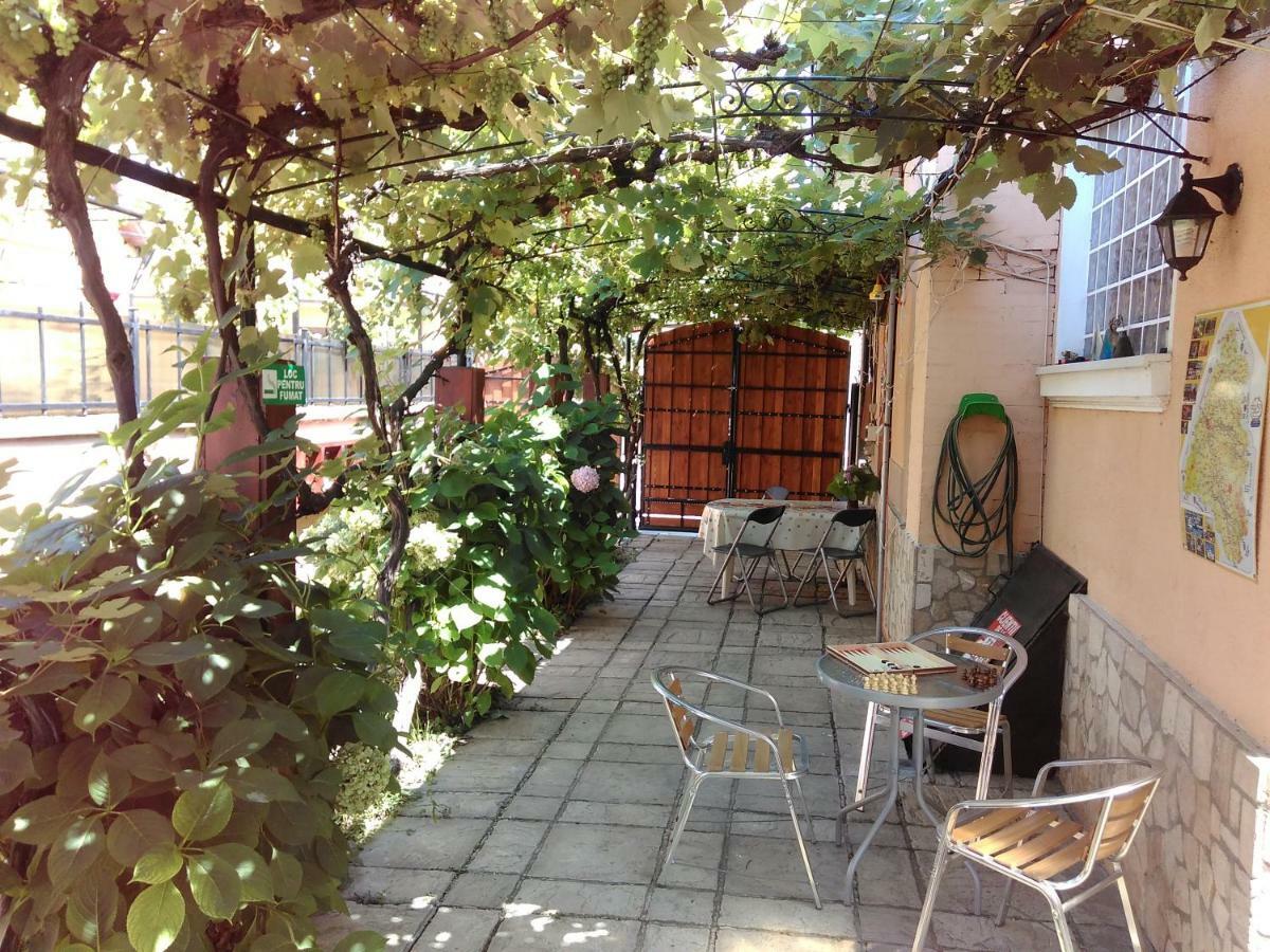 Hostel Pascalis Alesd Extérieur photo