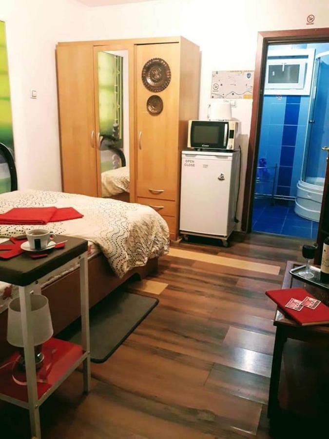 Hostel Pascalis Alesd Extérieur photo